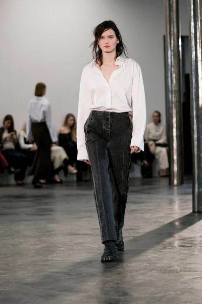 Look 14